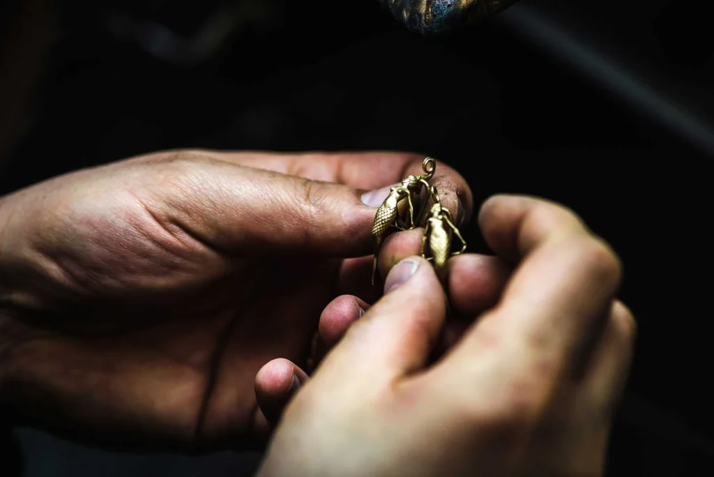 Handcrafting of a bespoke piece of jewellery in the Antonio Colonna workshop