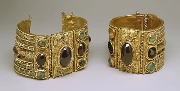 Ancient Greek gold jewellery