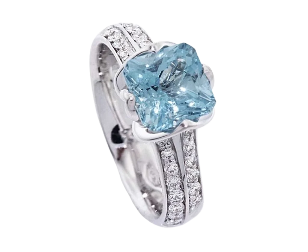 Anello di fidanzamento Promessa in oro bianco con acquamarina centrale e diamanti incastonati sul gambo.