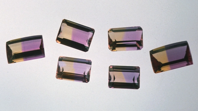 Set di ametrine rettangolari sfaccettate viola e gialle