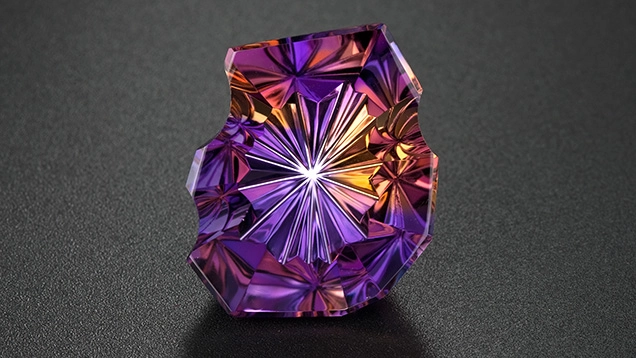 Ametrina con taglio fantasia a effetto stella viola e dorato