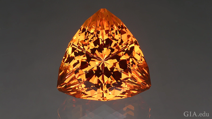 Citrino arancio sfaccettato con taglio super-trillion