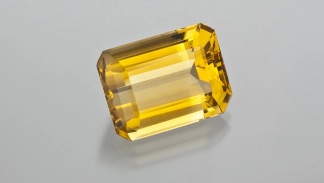 Citrino giallo dorato con taglio smeraldo