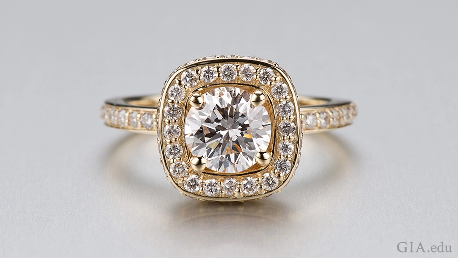 Anello halo con diamante centrale